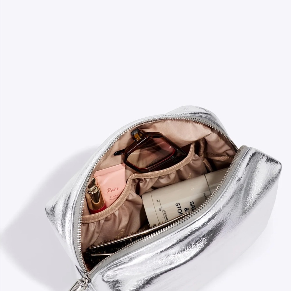 BÉIS x Chipotle The Burrito Pouch Set
in Foil - Picture 3 of 10